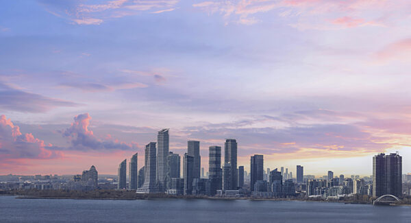 Malerische Skyline von Etobicoke mit neu erbauten Eigentumswohnungen und...