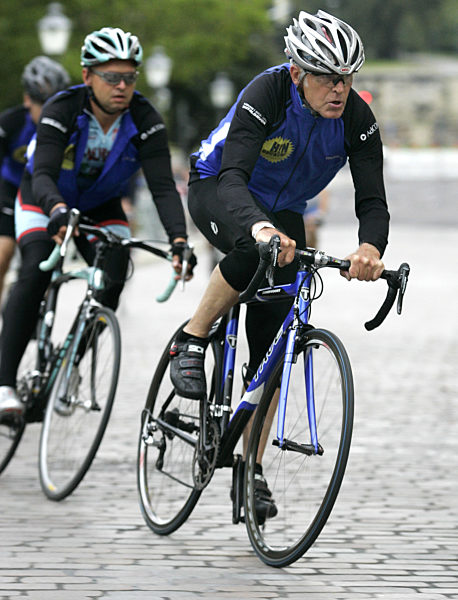 Die deutsche Radsport-Legende Gustav-Adolf "Täve" Schur führt am Freitag (31...