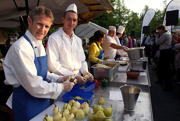 Der ehemalige deutsche Skispringer Jens Weißflog (vorn), aufgenommen am 20...