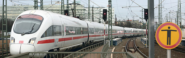 Zugverkehr im Hauptbahnhof in Halle/Saale