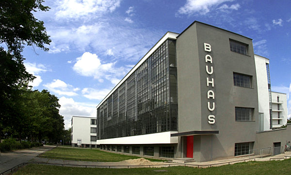 Das zum UNESCO-Weltkulturerbe gehörende Bauhaus in Dessau (Foto vom 20.07...