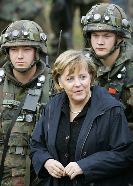 Chancellor Merkel visits Bundeswehr