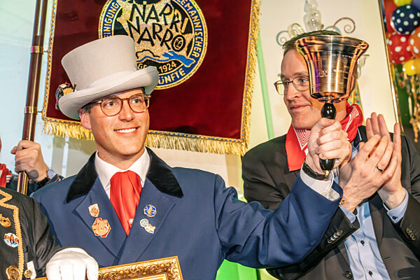 Verleihung der Goldenen Narrenschelle 2026 an Manuel Hagel, (links), CDU-Landes- u. Fraktionsvorsitzender Baden-Württemberg, mit Laudator Daniel Günther, CDU, Ministerpräsident Schleswig-Holstein, Europapark Rust, 4. Februar 2026