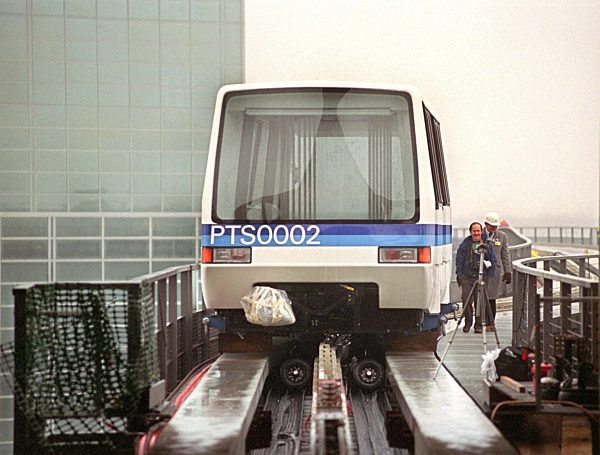 Flughafen Frankfurt - Magnetbahn zum Terminal 2