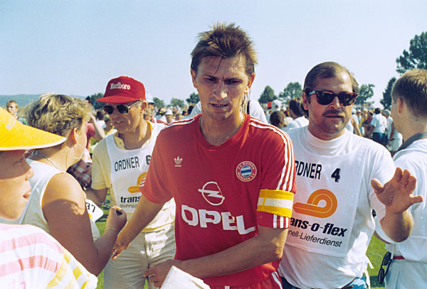 German Socccer - Season 1990-1991 - DFB Cup - Bayern Munich lose in Weinheim