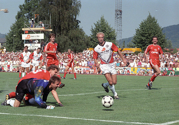 German Soccer Cup 1990-1991 - FV 09 Weinheim - FC Bayern Munich 1-0