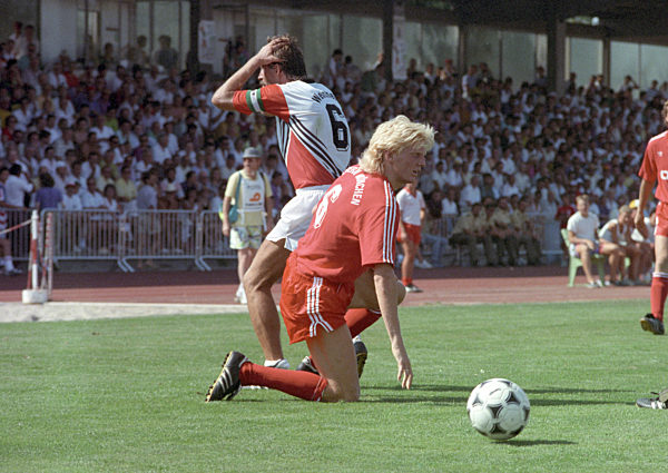 German Soccer Cup 1990-1991 - FV 09 Weinheim - FC Bayern Munich 1-0