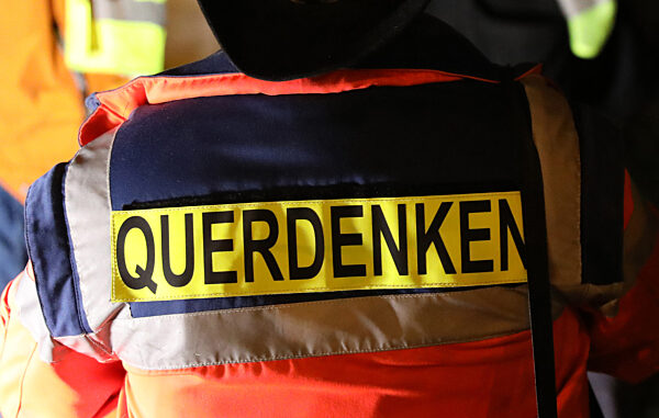 Coronavirus - Protest gegen Corona-Politik in Rostock