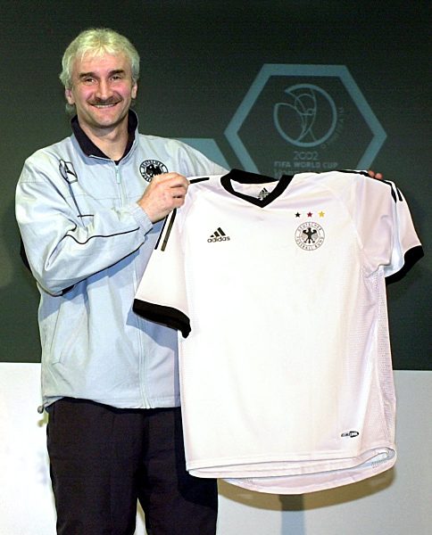 Fußball: Rudi Völler präsentiert neues Trikot