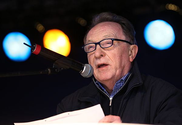 Demonstration für Erhalt des Volkstheaters Rostock