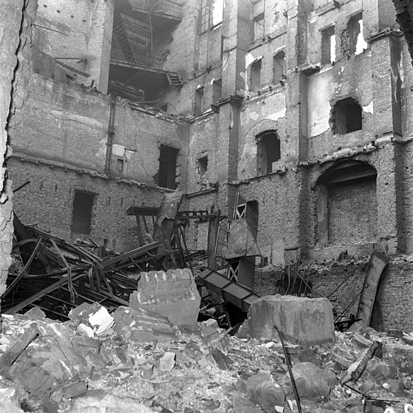 Berlin - Sprengung Reichstagskuppel 1954