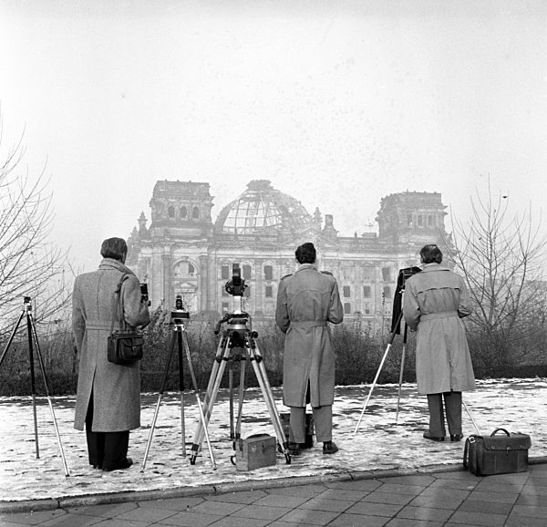 Berlin - Sprengung Reichstagskuppel 1954