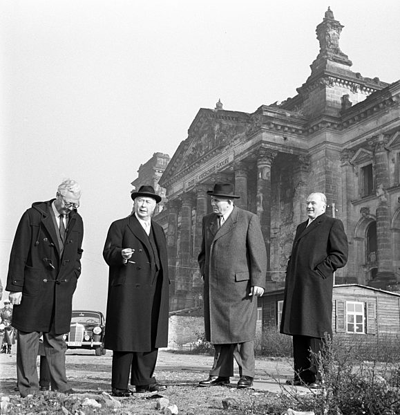 Berlin - Heuss visits Reichstag ruins 1957