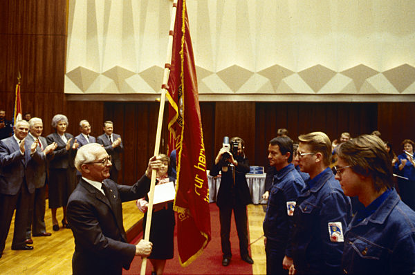 Eirch Honecker, Generalsekretär des ZK der SED und Vorsitzender des...