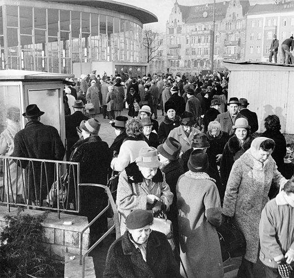 DDR - Grenzübergang am Bahnhof Friedrichstrasse 1964