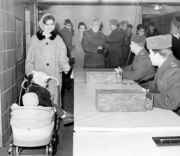 DDR - Erstes Passierscheinabkommen 1963