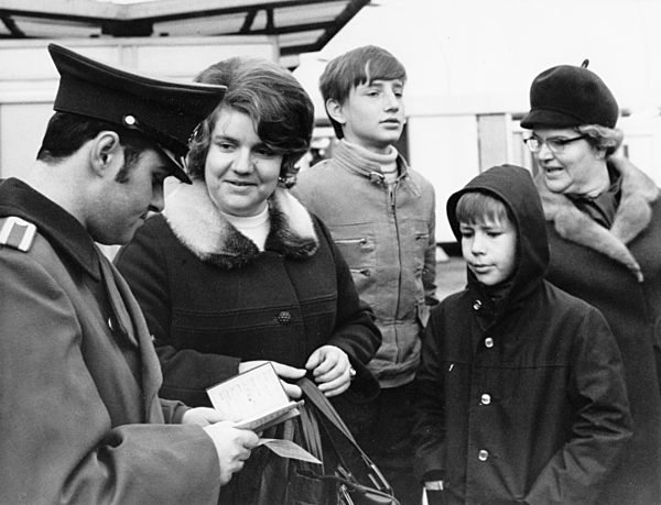 DDR - Grenzübergang Oberbaumbrücke 1972