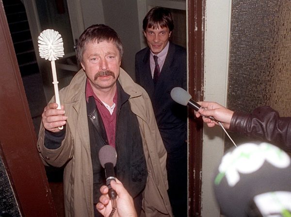 Wolf Biermann in der Stasi-Zentrale (Archivfoto und Text 1994)