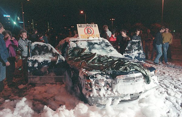Deutsche Einheit - Gegner(Archivfoto 1990, Text 1991)