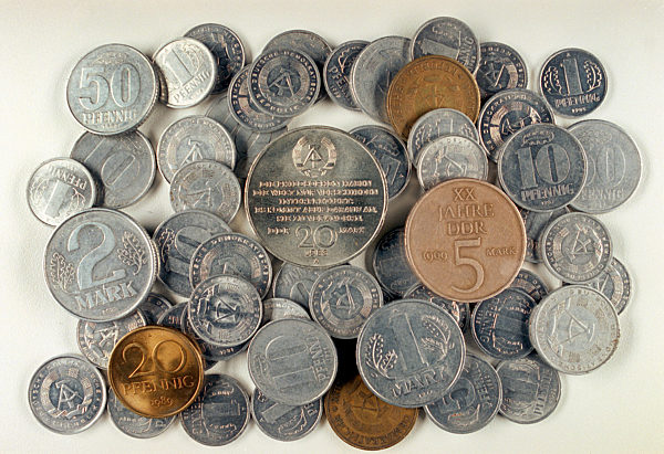 DDR-Geld (Archivfoto und Text 1992)