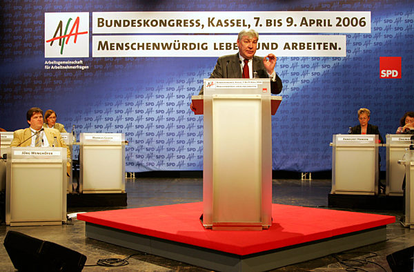 DGB-Chef Michael Sommer spricht am Samstag (08.04...