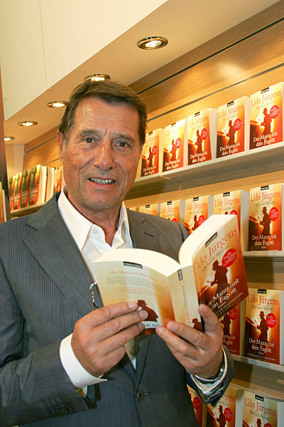 Der Entertainer und Autor Udo Jürgens präsentiert auf der Internationalen...