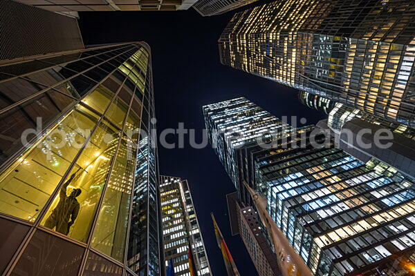 Die Frankfurter Skyline am Abend (04.11.2025)