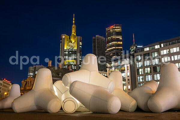Die Frankfurter Skyline am Abend (04.11.2025)