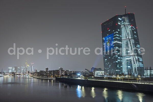 Die EZB und die Frankfurter Skyline (08.01.2026)