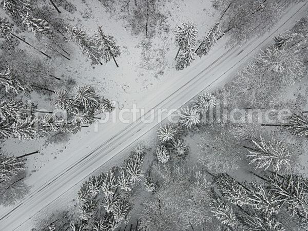 Wegen des Besucherandrangs sind die Strassen von Oberursel zum Grossen Feldberg gesperrt (04.01.2021) Wegen des Besucherandrangs sind die Strassen von Oberursel zum Grossen Feldberg gesperrt (04.01.2021)